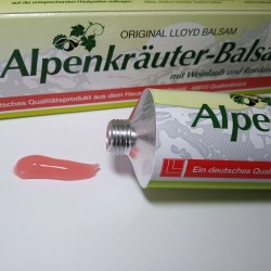 Melem od alpskog bilja s vinovom lozom i divljim kestenom Melem od alpskog bilja s vinovom lozom i divljim kestenom